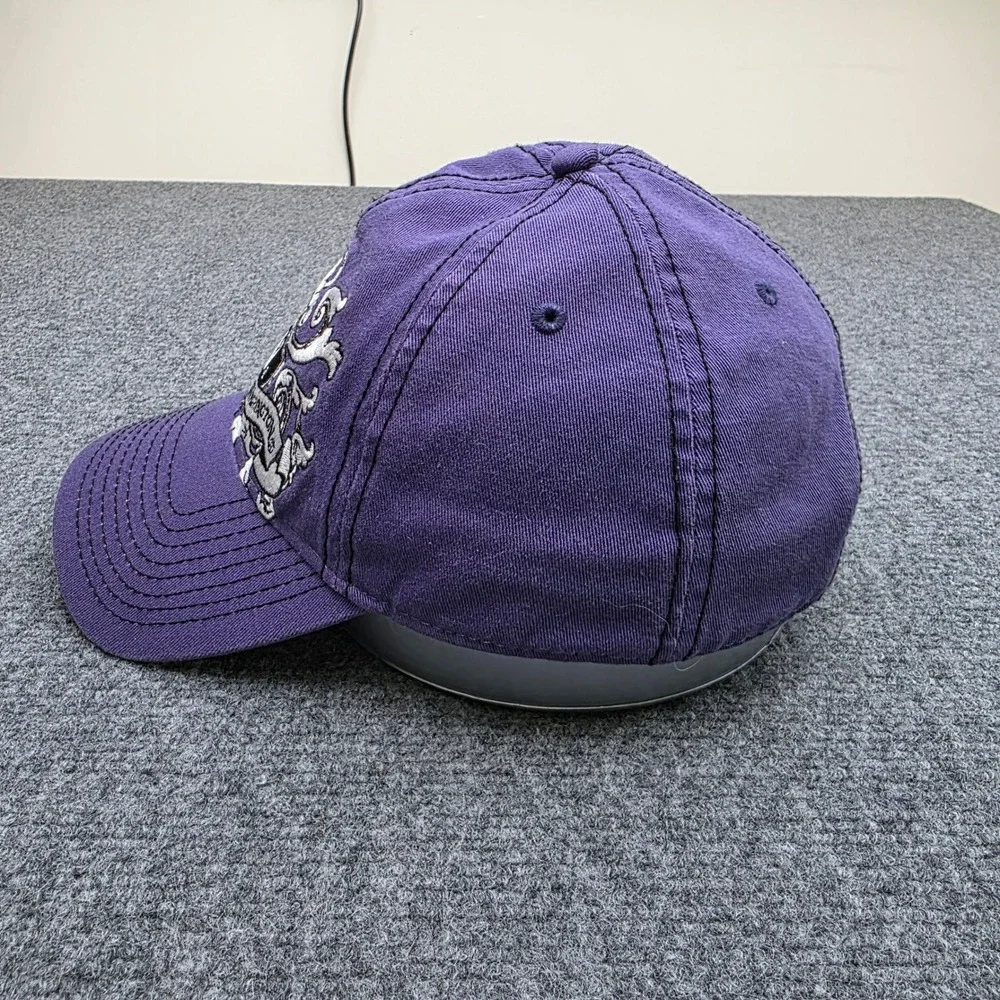 University of Washington Huskies Hat Cap Purple NCAA Crest Filigree‎ Embroidered
